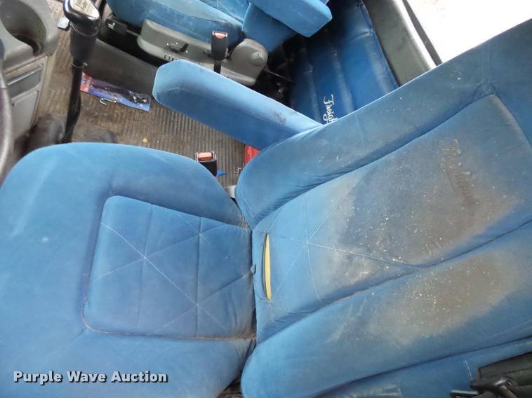 image for item AV9868 2006 Freightliner Columbia semi truck