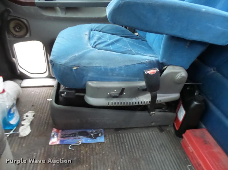 image for item AV9868 2006 Freightliner Columbia semi truck