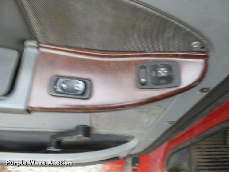 image for item AV9868 2006 Freightliner Columbia semi truck