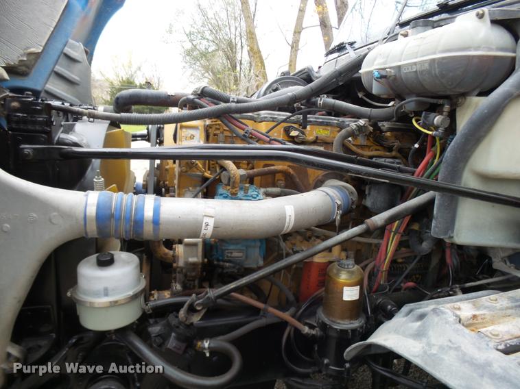 image for item AV9868 2006 Freightliner Columbia semi truck