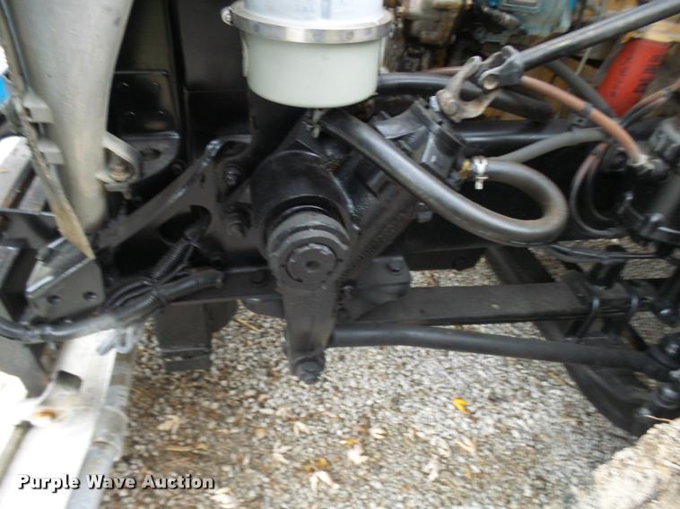 image for item AV9868 2006 Freightliner Columbia semi truck