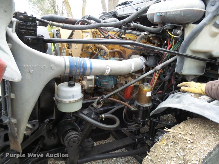 image for item AV9868 2006 Freightliner Columbia semi truck