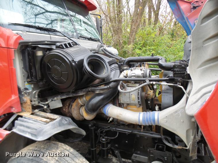 image for item AV9868 2006 Freightliner Columbia semi truck