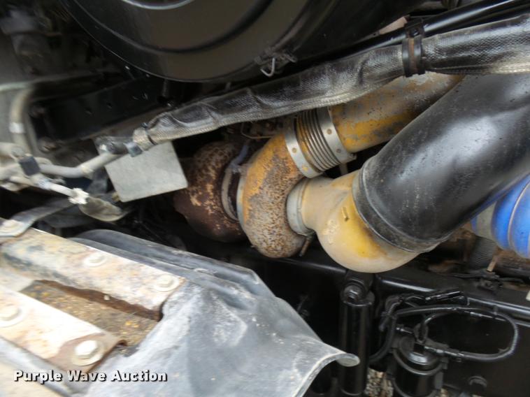 image for item AV9868 2006 Freightliner Columbia semi truck