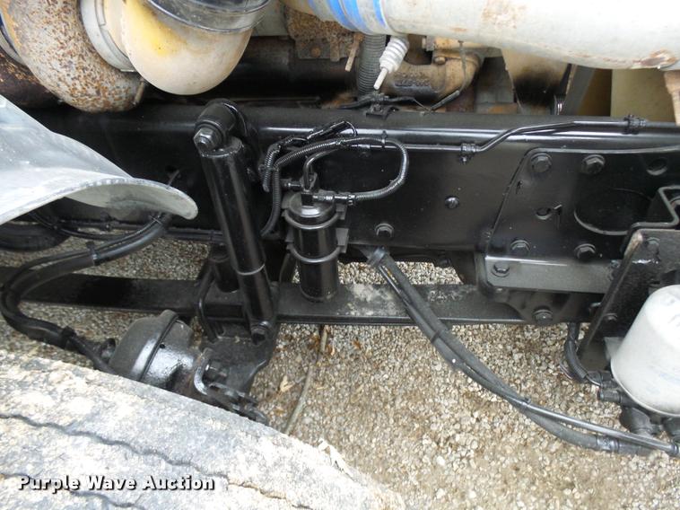 image for item AV9868 2006 Freightliner Columbia semi truck