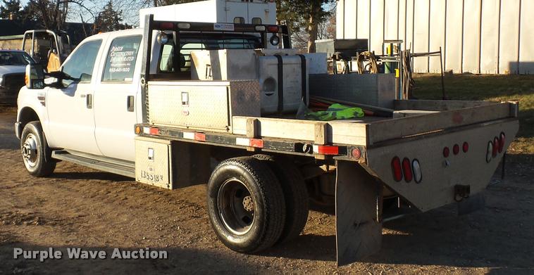 image for item AX9039 2008 Ford F350 Super Duty Crew Cab flatbed pickup truck