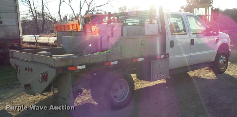 image for item AX9039 2008 Ford F350 Super Duty Crew Cab flatbed pickup truck