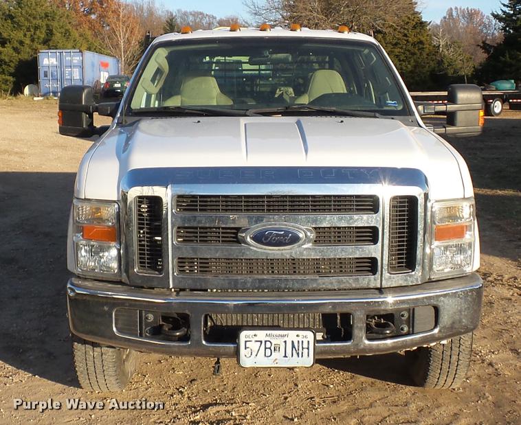image for item AX9039 2008 Ford F350 Super Duty Crew Cab flatbed pickup truck