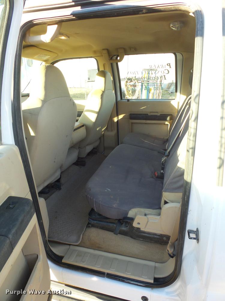 image for item AX9039 2008 Ford F350 Super Duty Crew Cab flatbed pickup truck