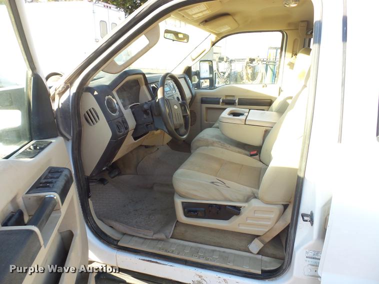 image for item AX9039 2008 Ford F350 Super Duty Crew Cab flatbed pickup truck