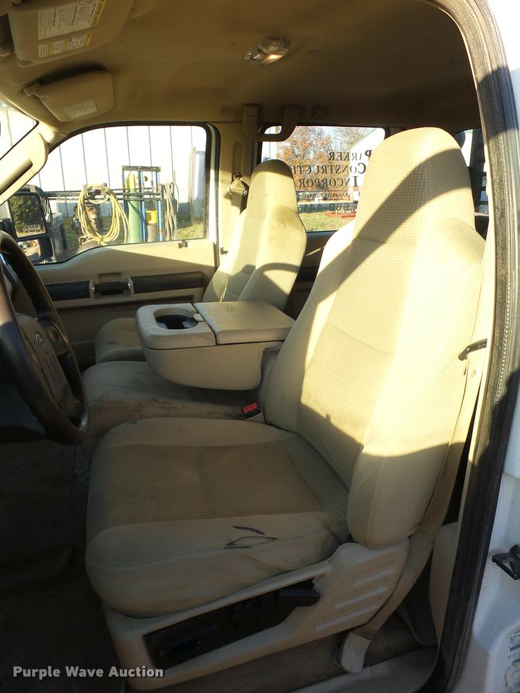 image for item AX9039 2008 Ford F350 Super Duty Crew Cab flatbed pickup truck