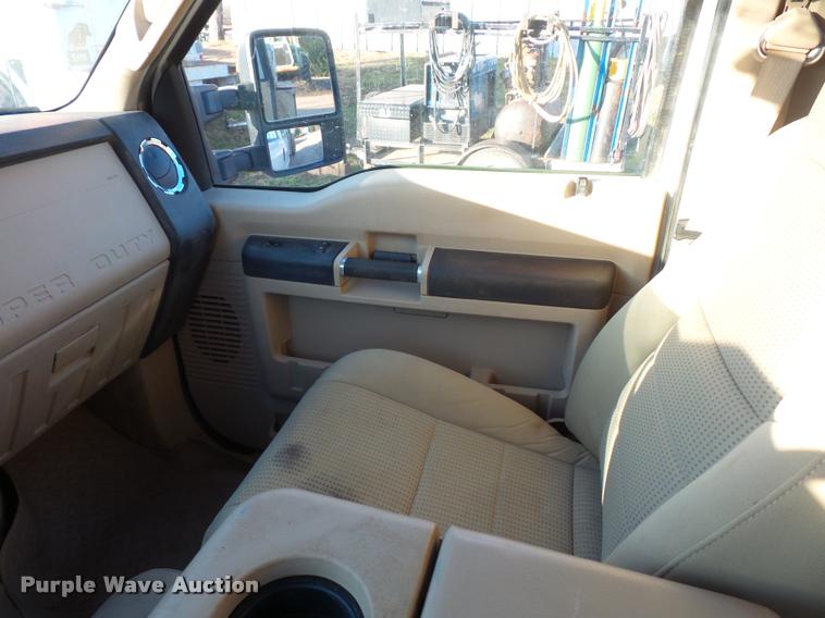 image for item AX9039 2008 Ford F350 Super Duty Crew Cab flatbed pickup truck