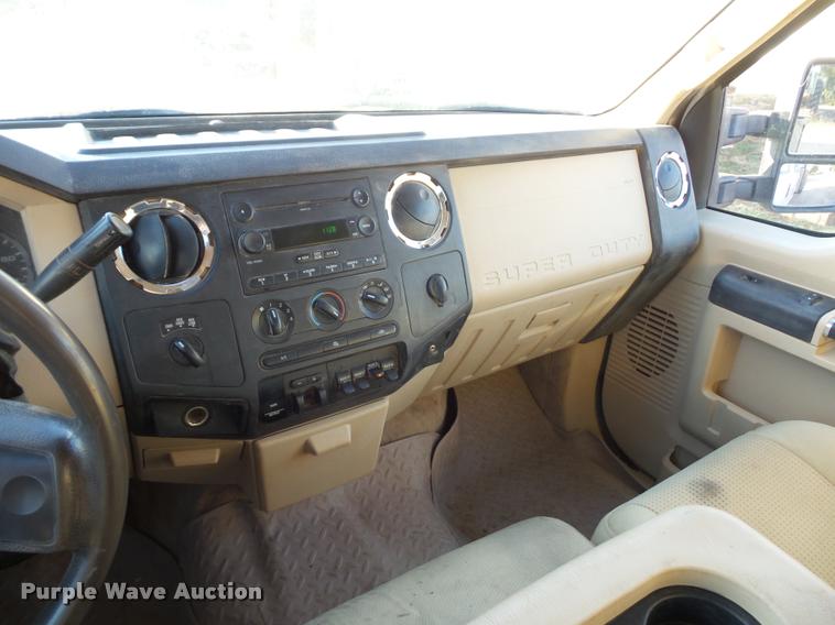 image for item AX9039 2008 Ford F350 Super Duty Crew Cab flatbed pickup truck