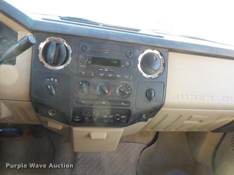 image for item AX9039 2008 Ford F350 Super Duty Crew Cab flatbed pickup truck