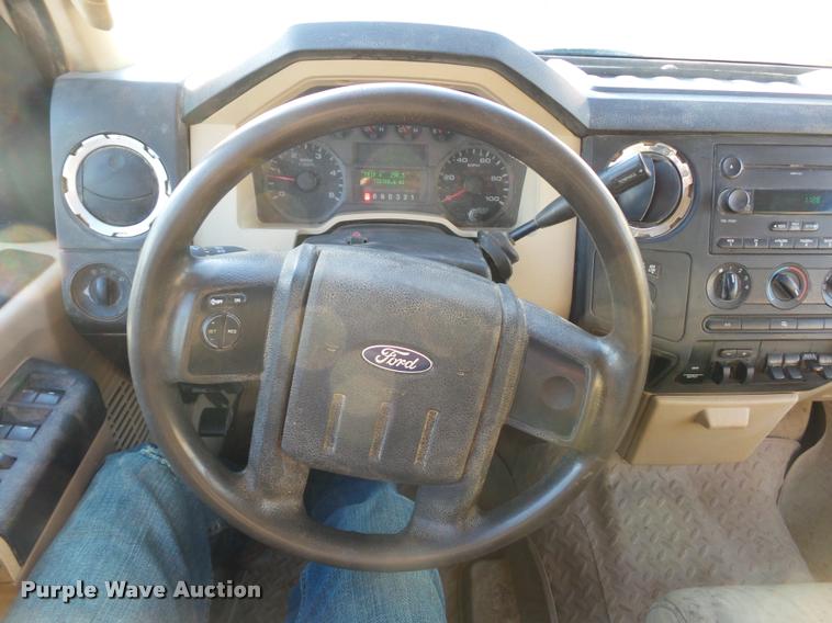 image for item AX9039 2008 Ford F350 Super Duty Crew Cab flatbed pickup truck