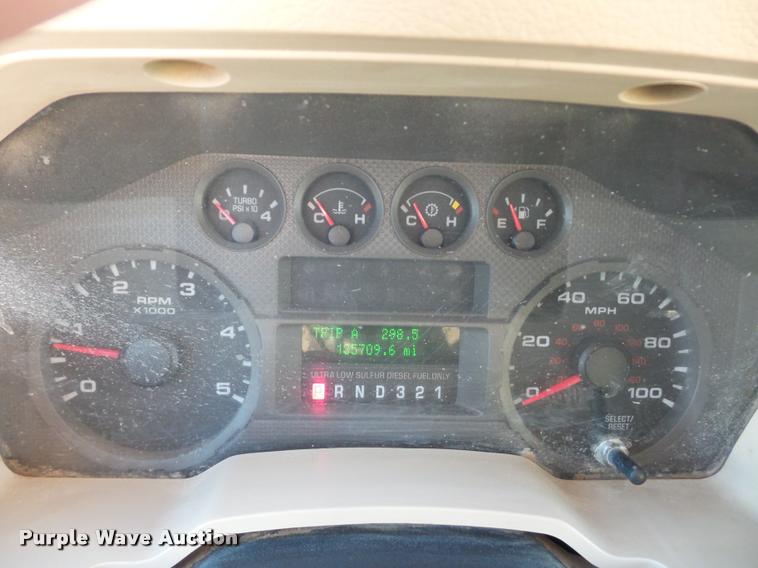 image for item AX9039 2008 Ford F350 Super Duty Crew Cab flatbed pickup truck