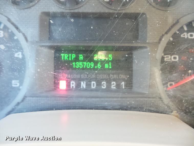 image for item AX9039 2008 Ford F350 Super Duty Crew Cab flatbed pickup truck