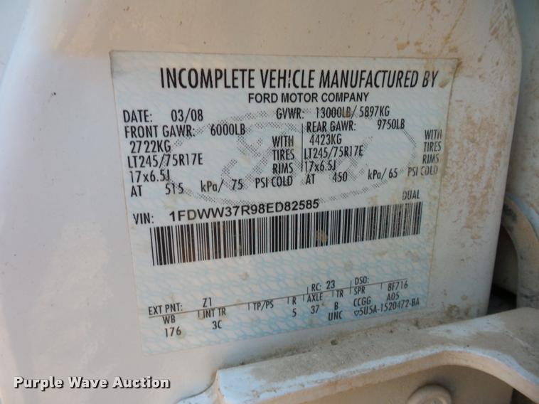 image for item AX9039 2008 Ford F350 Super Duty Crew Cab flatbed pickup truck