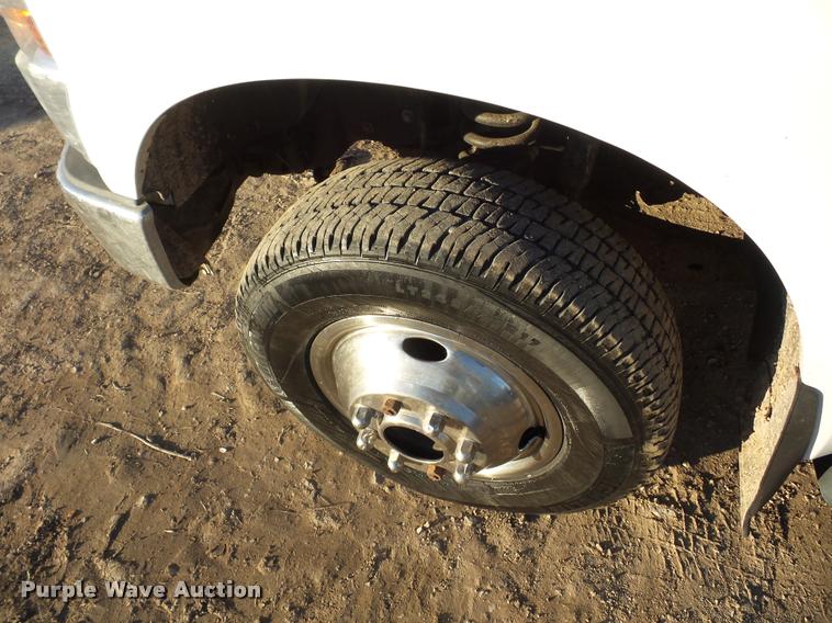 image for item AX9039 2008 Ford F350 Super Duty Crew Cab flatbed pickup truck