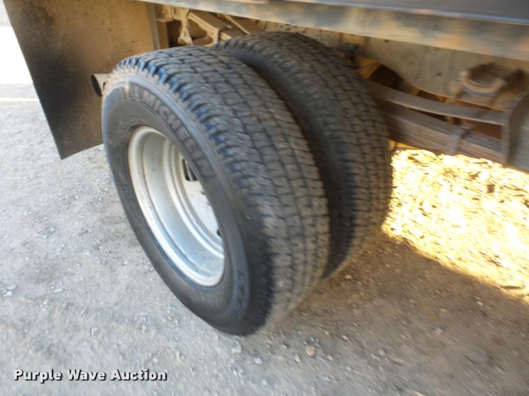 image for item AX9039 2008 Ford F350 Super Duty Crew Cab flatbed pickup truck