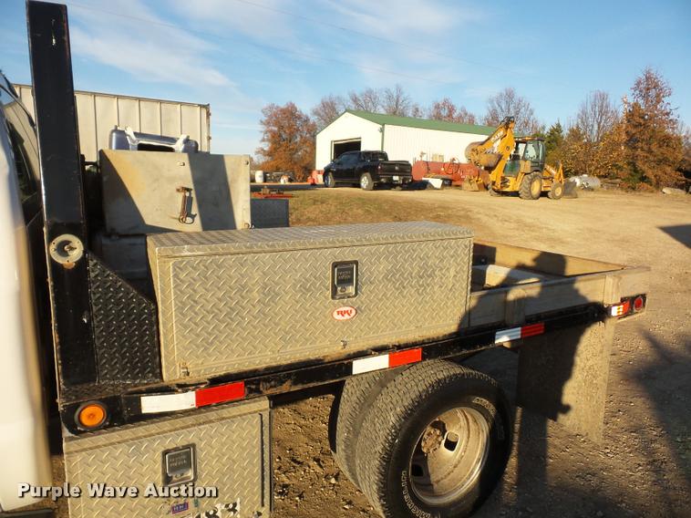 image for item AX9039 2008 Ford F350 Super Duty Crew Cab flatbed pickup truck