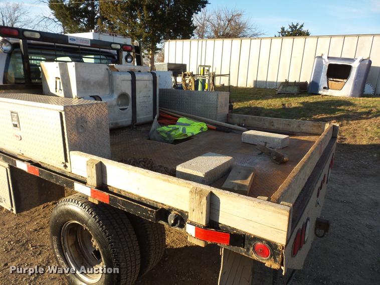 image for item AX9039 2008 Ford F350 Super Duty Crew Cab flatbed pickup truck
