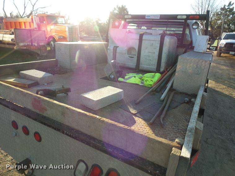 image for item AX9039 2008 Ford F350 Super Duty Crew Cab flatbed pickup truck