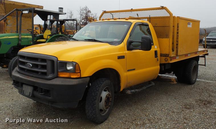 image for item BG9520 2001 Ford F550 flatbed truck