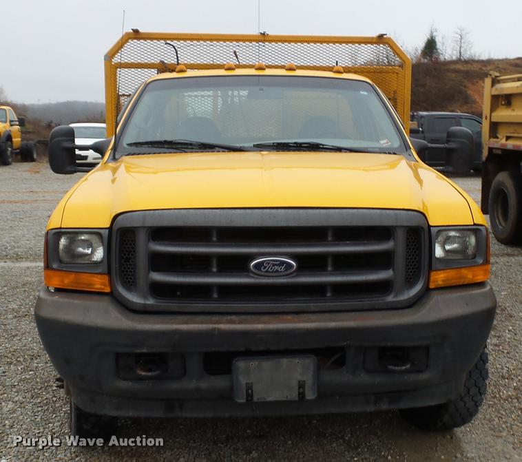 image for item BG9520 2001 Ford F550 flatbed truck