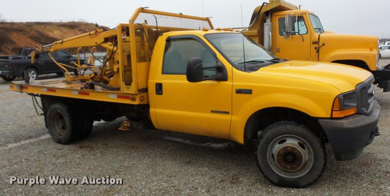 image for item BG9520 2001 Ford F550 flatbed truck