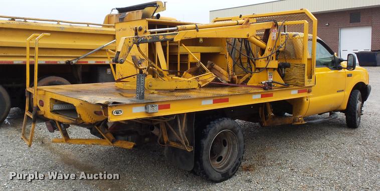 image for item BG9520 2001 Ford F550 flatbed truck