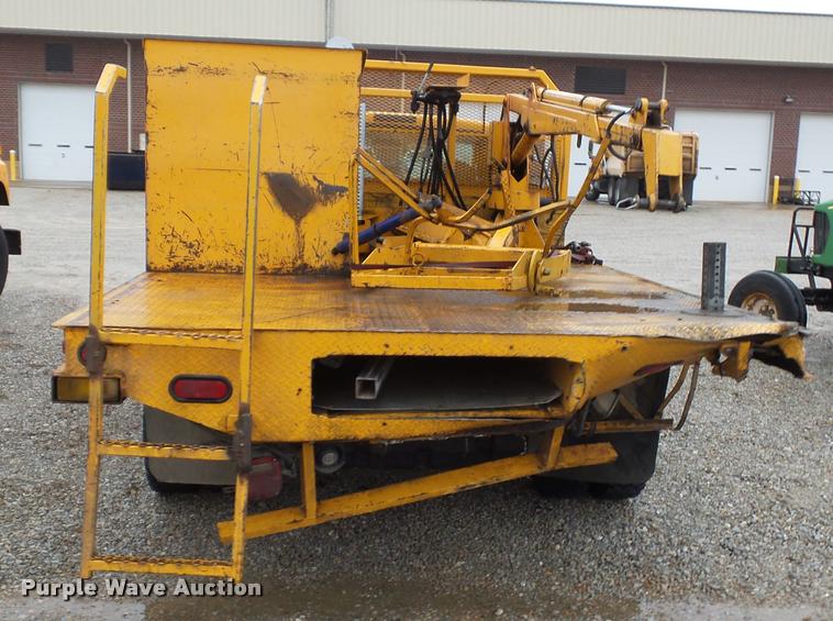 image for item BG9520 2001 Ford F550 flatbed truck