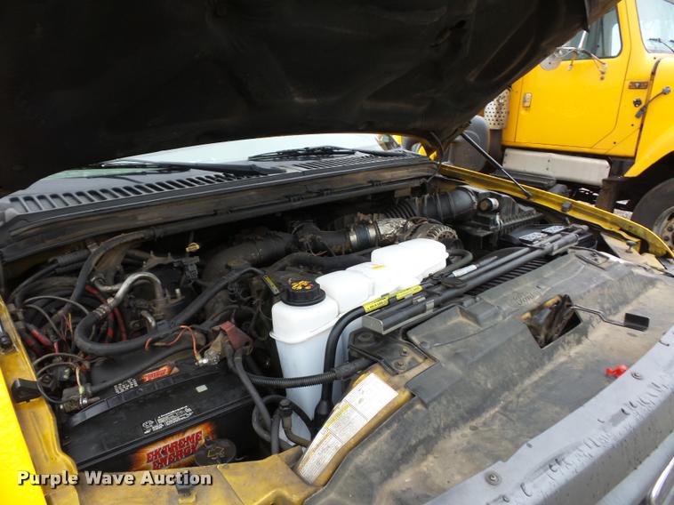 image for item BG9520 2001 Ford F550 flatbed truck