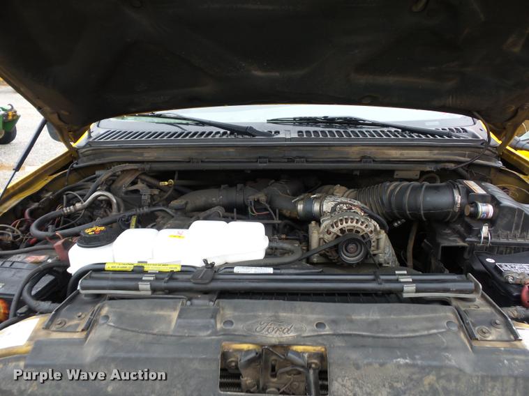 image for item BG9520 2001 Ford F550 flatbed truck