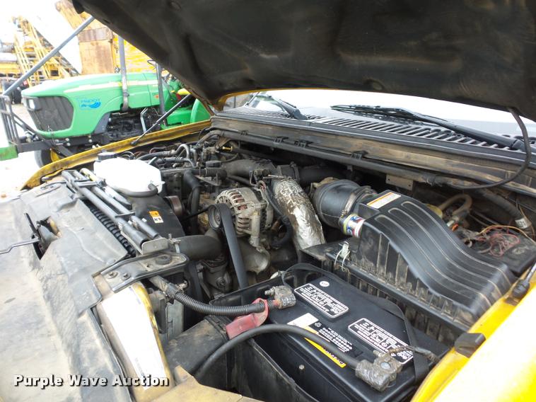 image for item BG9520 2001 Ford F550 flatbed truck