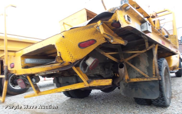 image for item BG9520 2001 Ford F550 flatbed truck