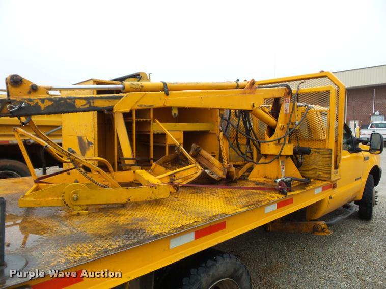 image for item BG9520 2001 Ford F550 flatbed truck