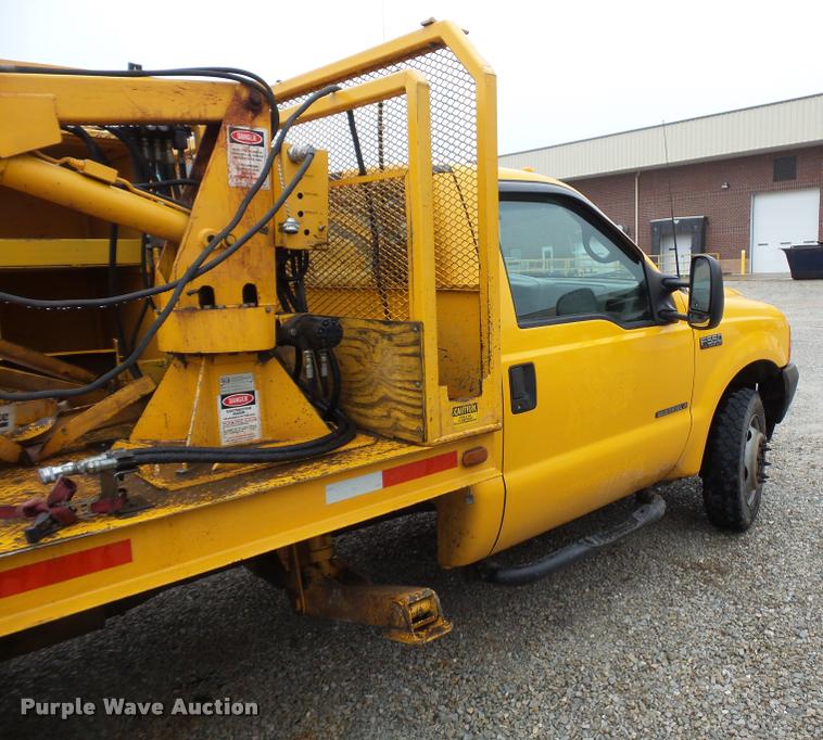 image for item BG9520 2001 Ford F550 flatbed truck