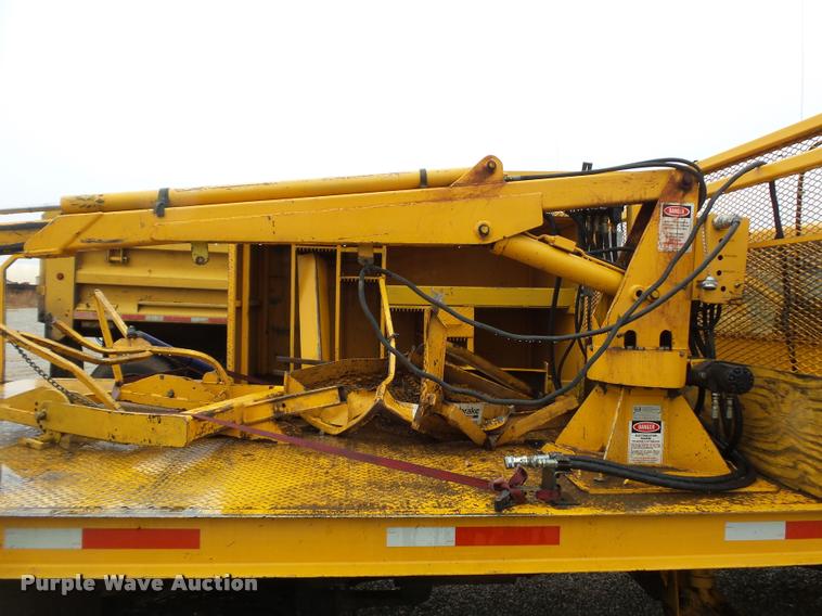 image for item BG9520 2001 Ford F550 flatbed truck