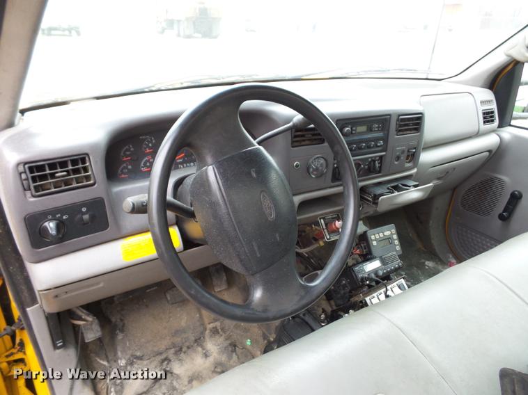 image for item BG9520 2001 Ford F550 flatbed truck