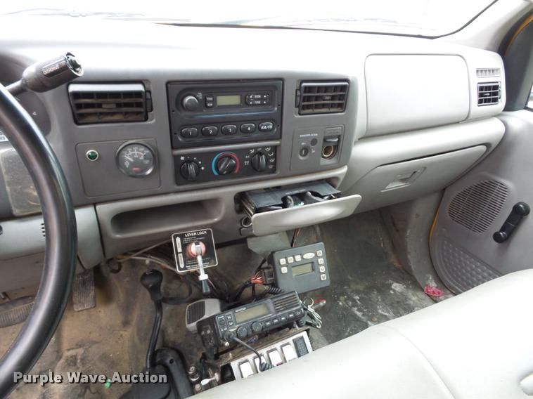 image for item BG9520 2001 Ford F550 flatbed truck