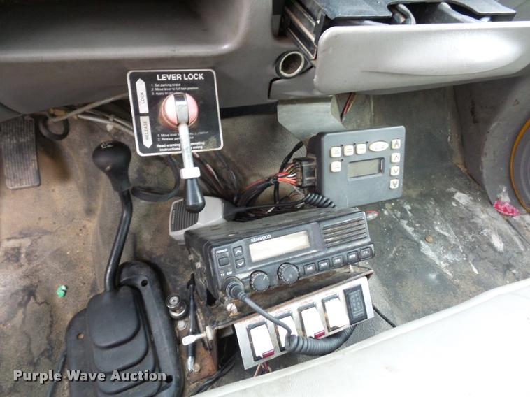 image for item BG9520 2001 Ford F550 flatbed truck