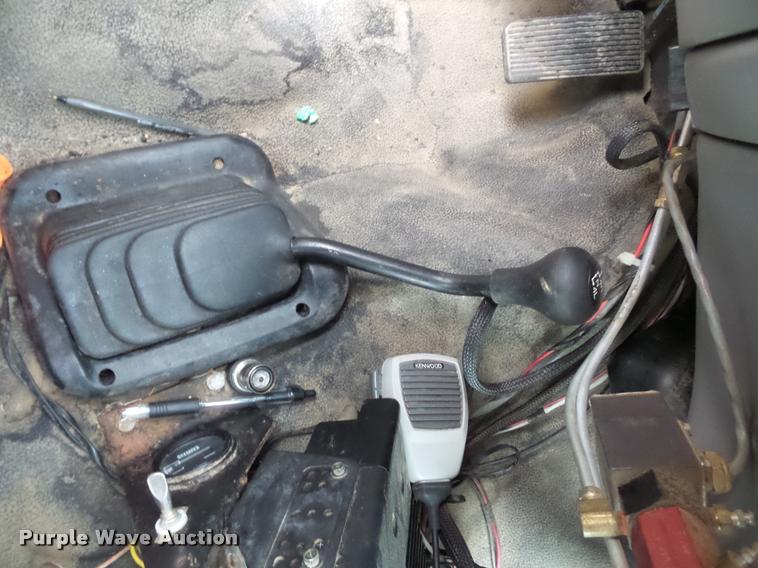 image for item BG9520 2001 Ford F550 flatbed truck