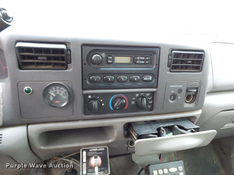 image for item BG9520 2001 Ford F550 flatbed truck