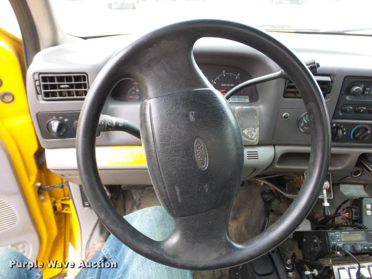 image for item BG9520 2001 Ford F550 flatbed truck