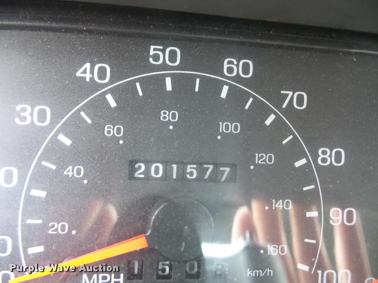 image for item BG9520 2001 Ford F550 flatbed truck