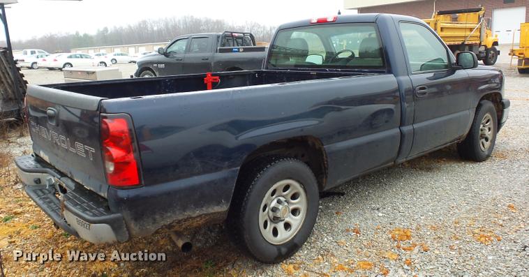 image for item BG9529 2005 Chevrolet Silverado 1500 pickup truck