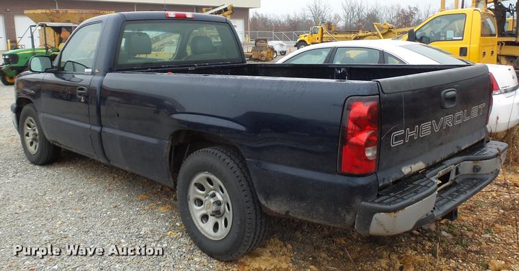 image for item BG9529 2005 Chevrolet Silverado 1500 pickup truck
