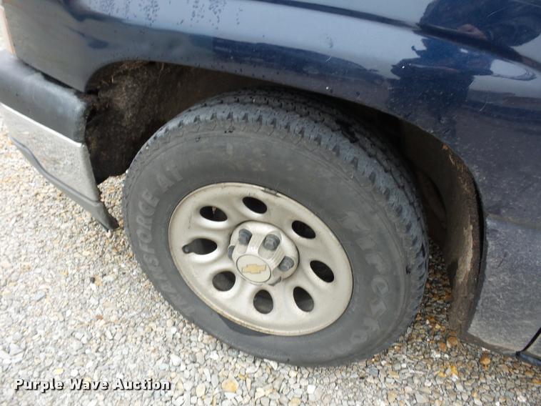 image for item BG9529 2005 Chevrolet Silverado 1500 pickup truck