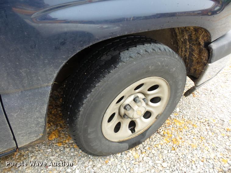 image for item BG9529 2005 Chevrolet Silverado 1500 pickup truck